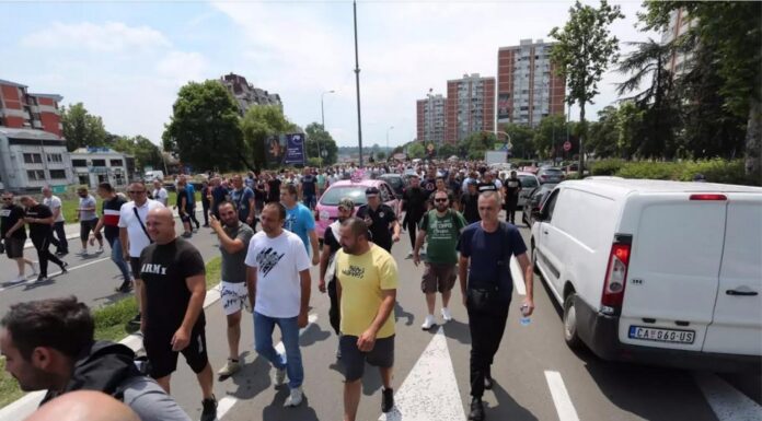 Radnici Fijata danas blokiraju put Kragujevac-Čačak