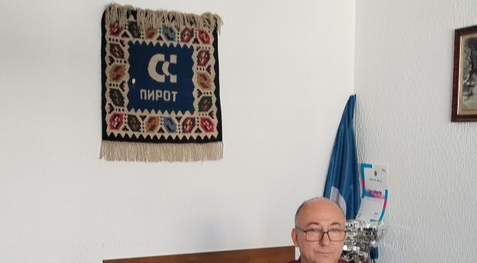 Surdulović: Hitno podmladiti sindikat, a ne da se oni “laktovima bore”