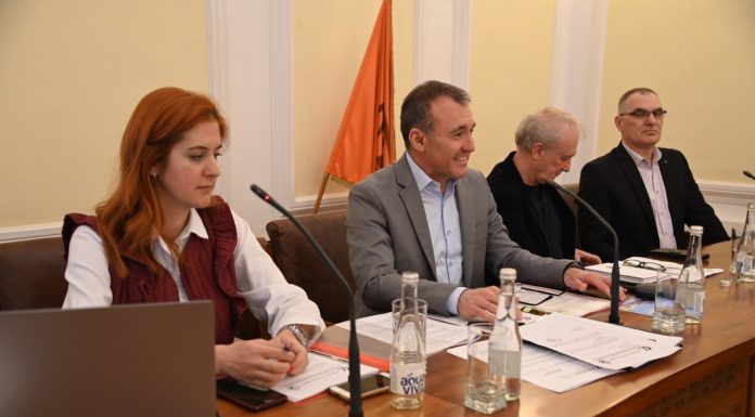 Pokrenute inicijative za unapređenje materijalnog položaja zaposlenih u javnom sektoru